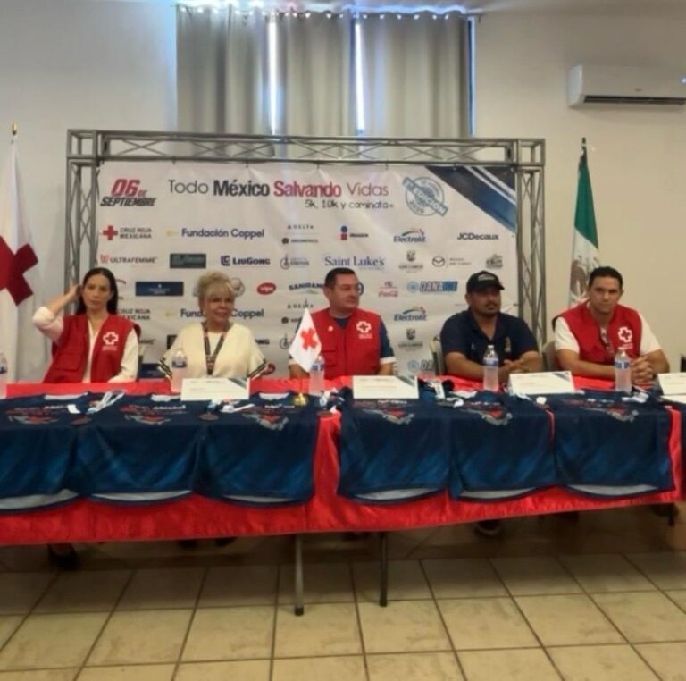 Autoridades municipales y directivos de Cruz Roja Mexicana en Baja California Sur durante la presentación oficial de la carrera atlética con causa en Los Cabos